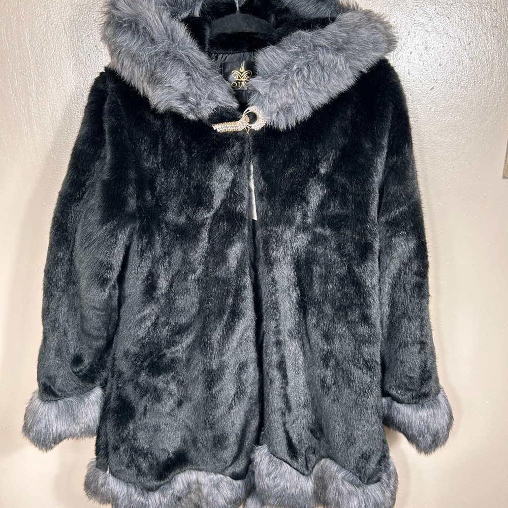 QIYE Gaux fur jacket Size 2X KAL
   Luxurious Faux Fur Hooded Coat